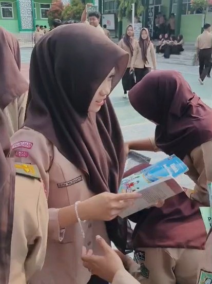 Membaca di Sela Kegiatan